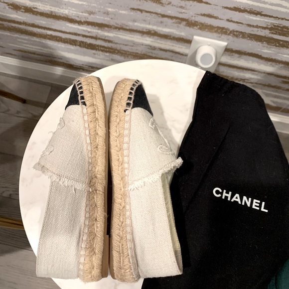🤍 Chanel Linen Espadrilles 🤍 - Picture 3 of 4